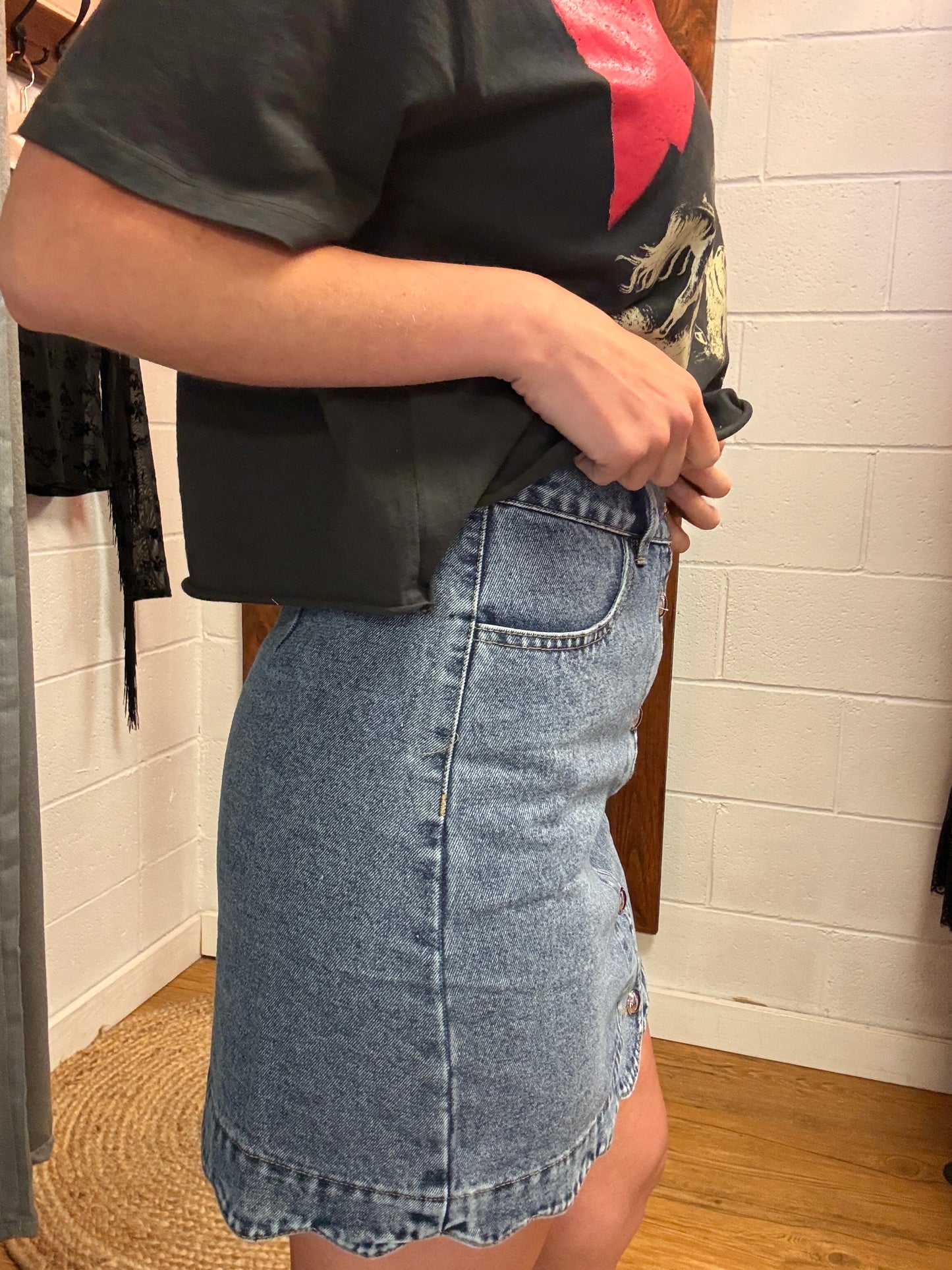Scallop Button Denim Skirt