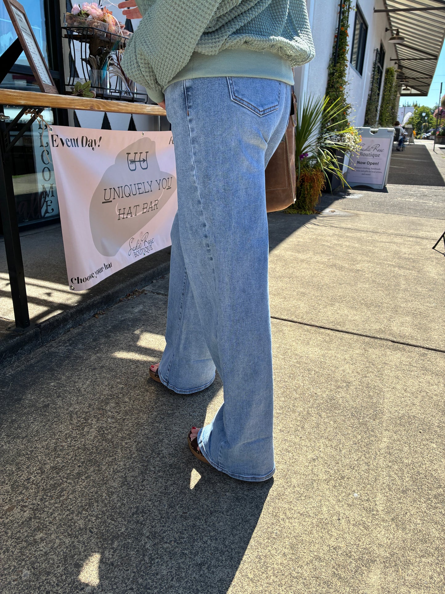 Wide-leg medium wash jeans