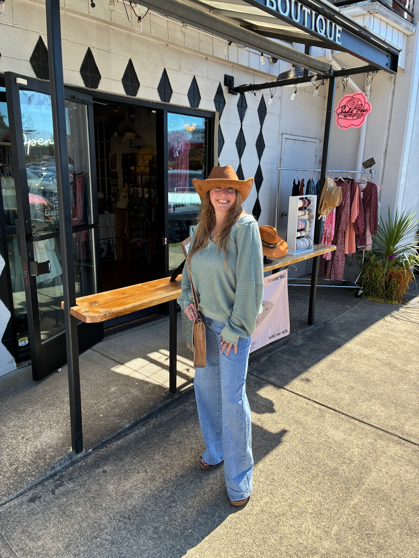 Wide-leg medium wash jeans
