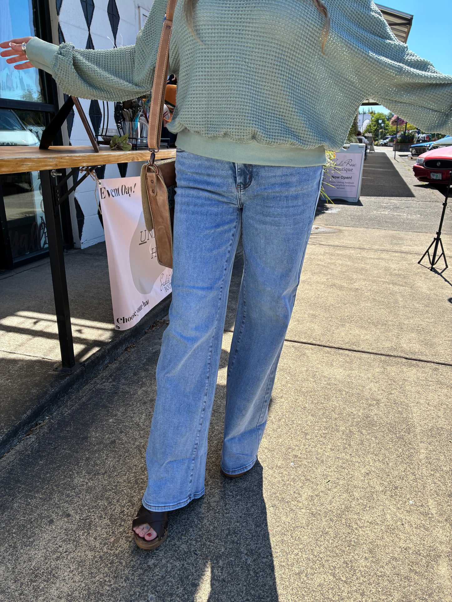 Wide-leg medium wash jeans